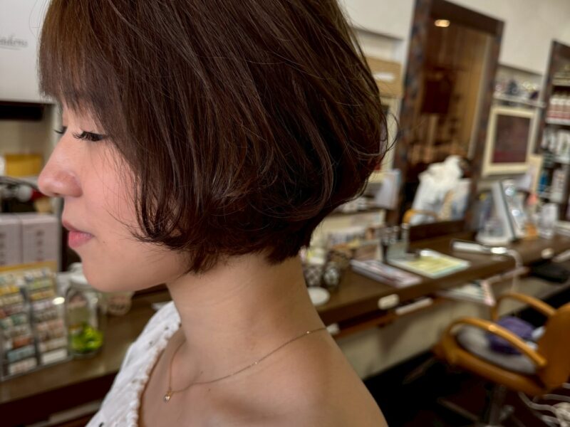 ヘアデザイン　ボブ（横顔）
