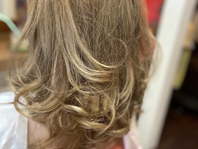 ヘアデザイン　巻髪