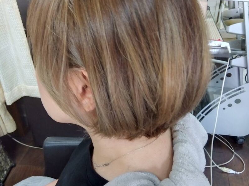 ヘアデザイン　ボブ（横顔）
